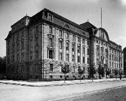 Strassenansicht des Gebäudes im Jahr 1910