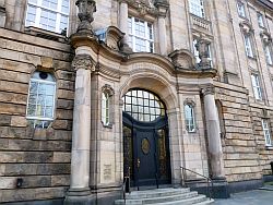 Eingang des Oberlandesgerichts