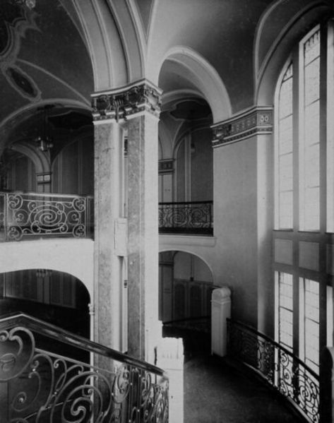 Historischer Blick in das Treppenhaus vom 2. Obergeschoss