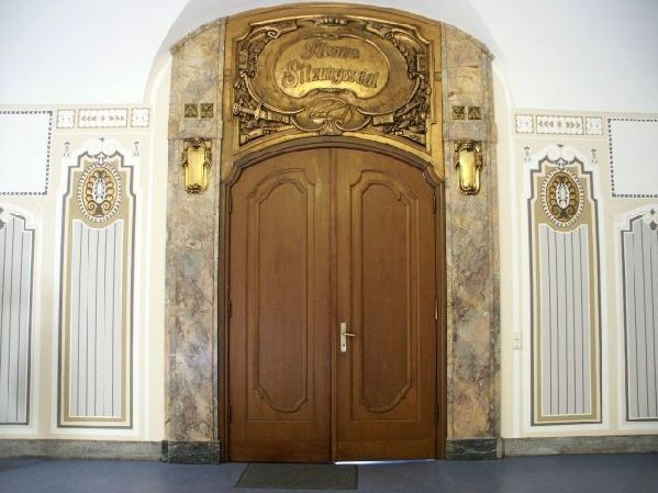 Eingang Plenar- und Sitzungssaal