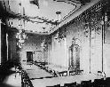 Plenarsitzungssaal im zweiten Obergeschoss des Oberlandesgerichts. Zustand 1910 noch ohne Wandgemälde